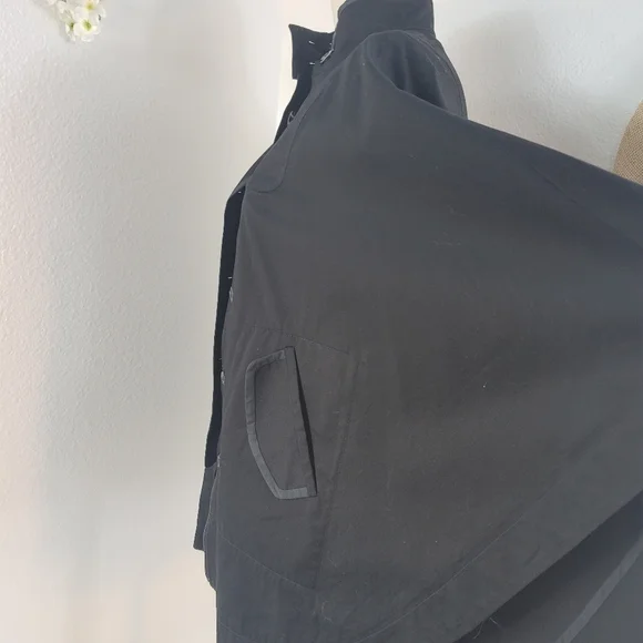 BCBGENERATION BLACK LIGHTWEIGHT PONCHO CAPE FRONT BUTTON SZ XS - Picture 9 of 16